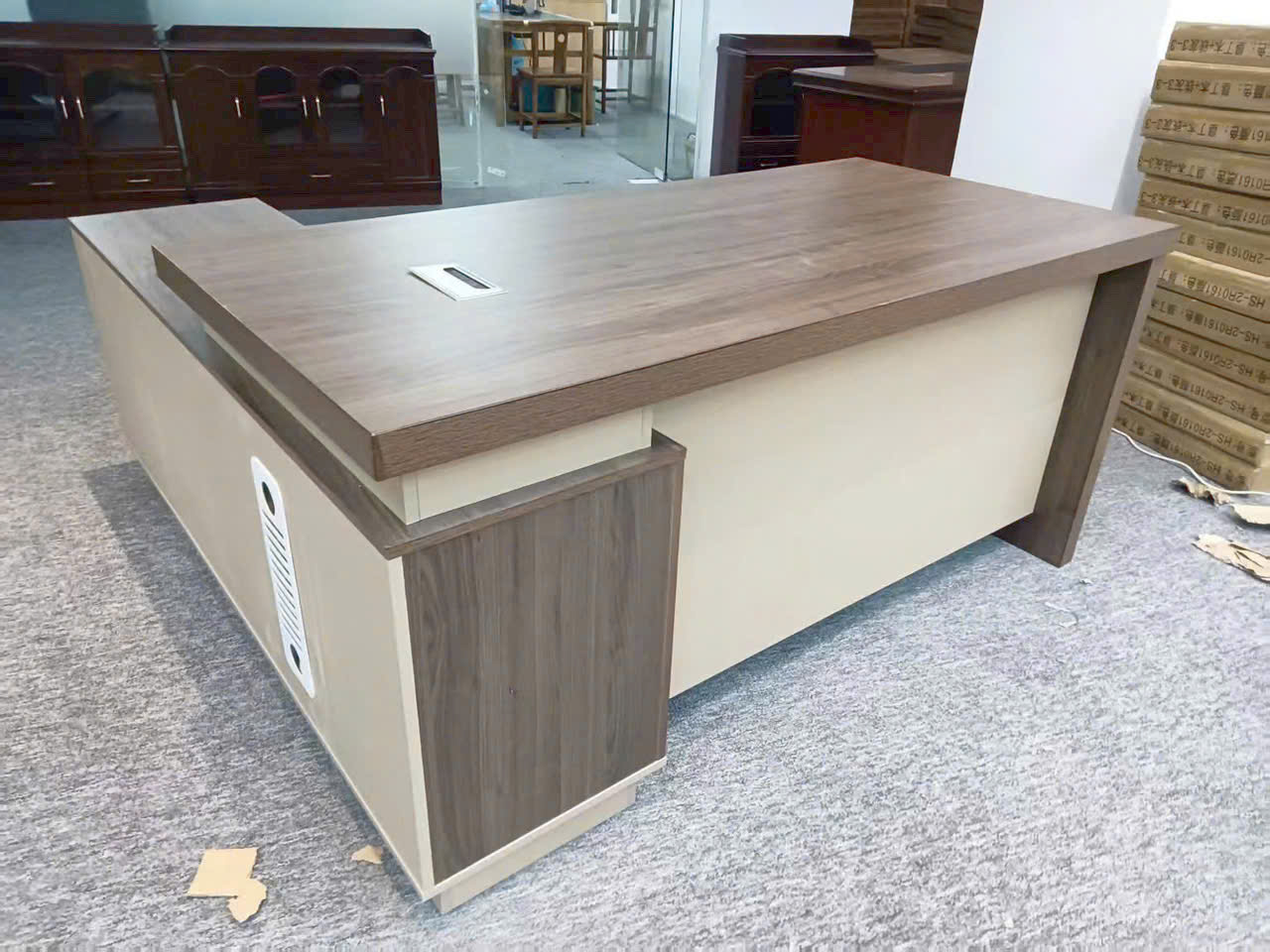 BÀN GIÁM ĐỐC GÓC L TKB01