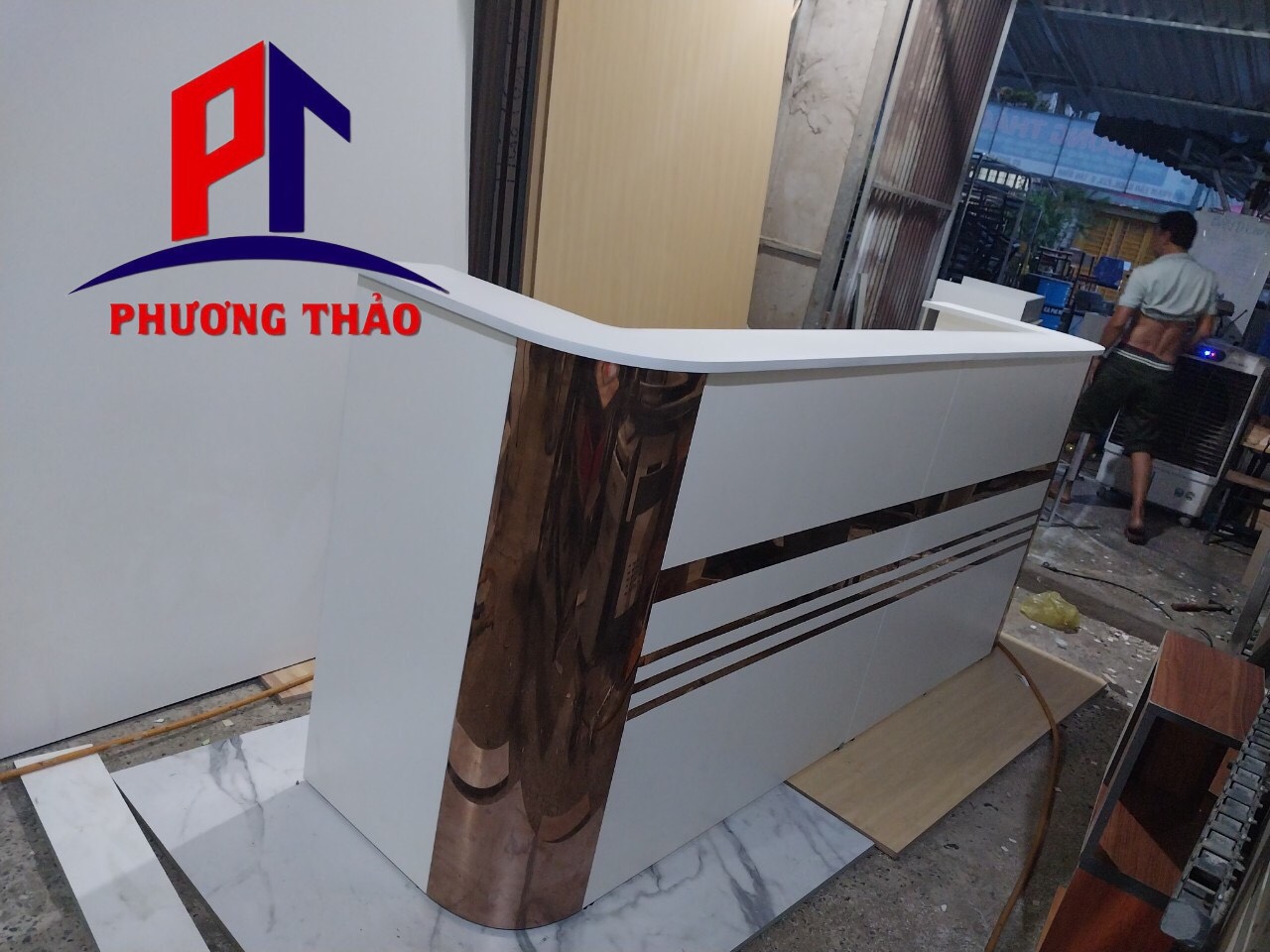 Quầy lễ tân viền inox cao cấp